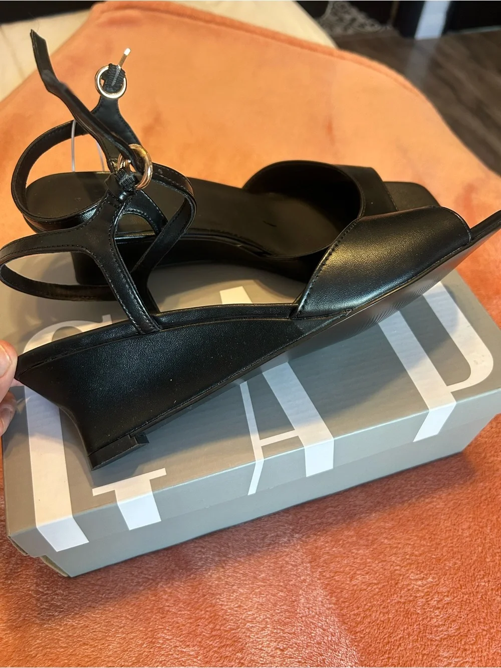 Black Women's Strappy Square-Toe Heeled wedges size 9
